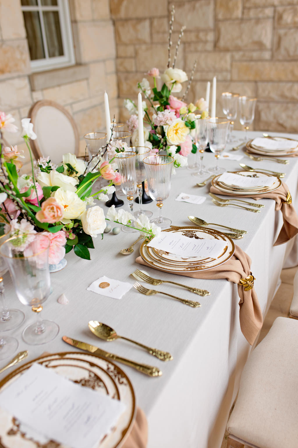 a beautiful tablescape designed by sacramento wedding planner and captured by sacramento wedding photographer ashley teasley