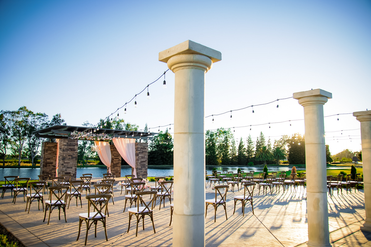 lakeside ceremony at Lakeview estate and winery